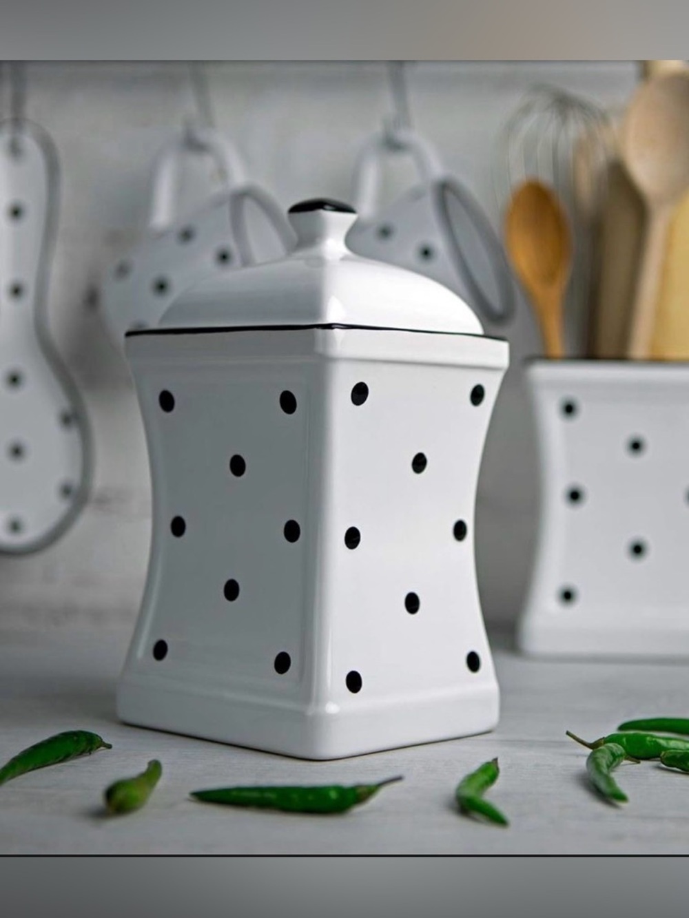 ✨ NWT – Handmade Ceramic Storage Jar ✨
🤍 Black & White Polka Dot Design - Picture 2 of 11